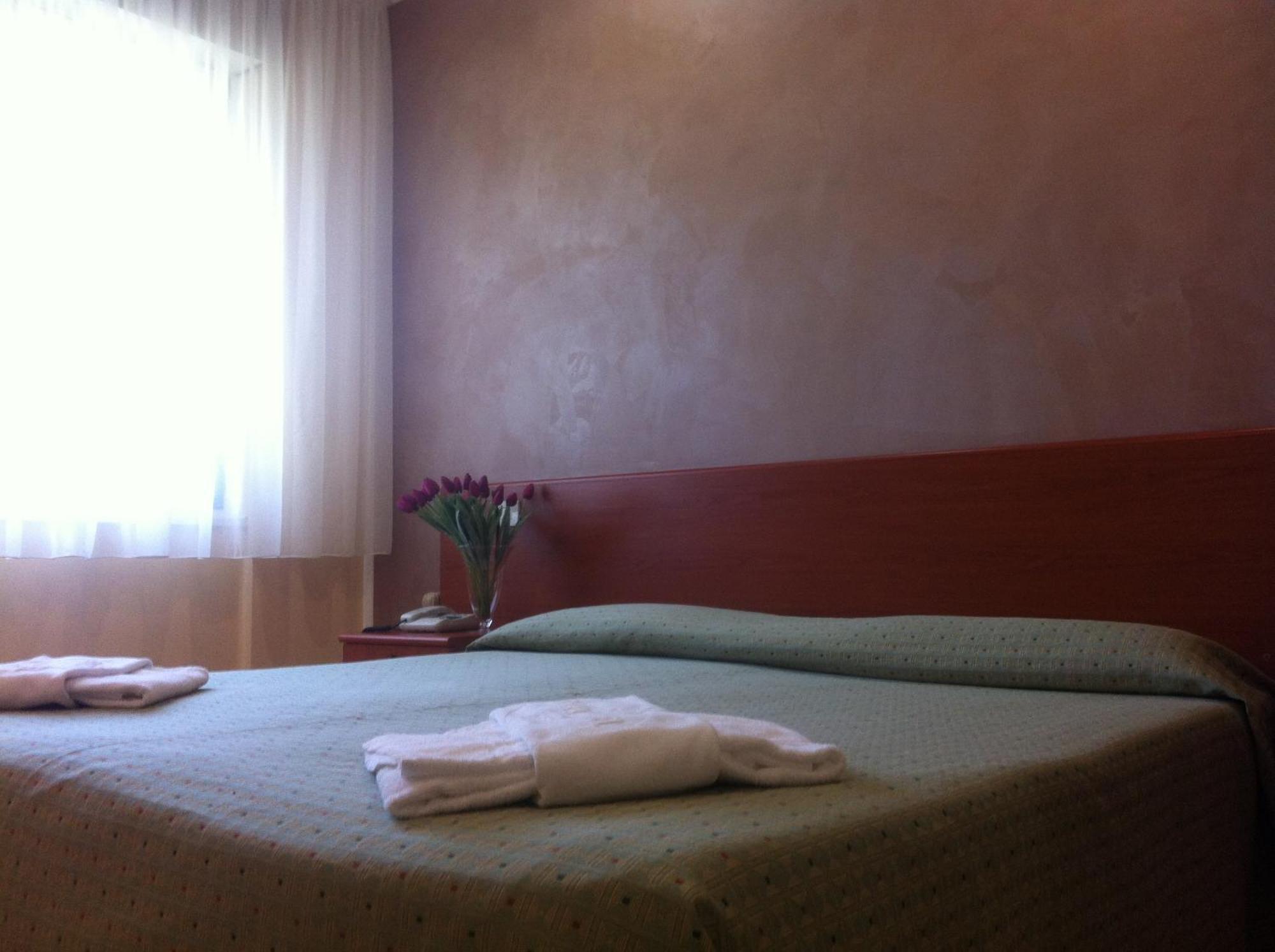 Hotel Europa Термолі Екстер'єр фото